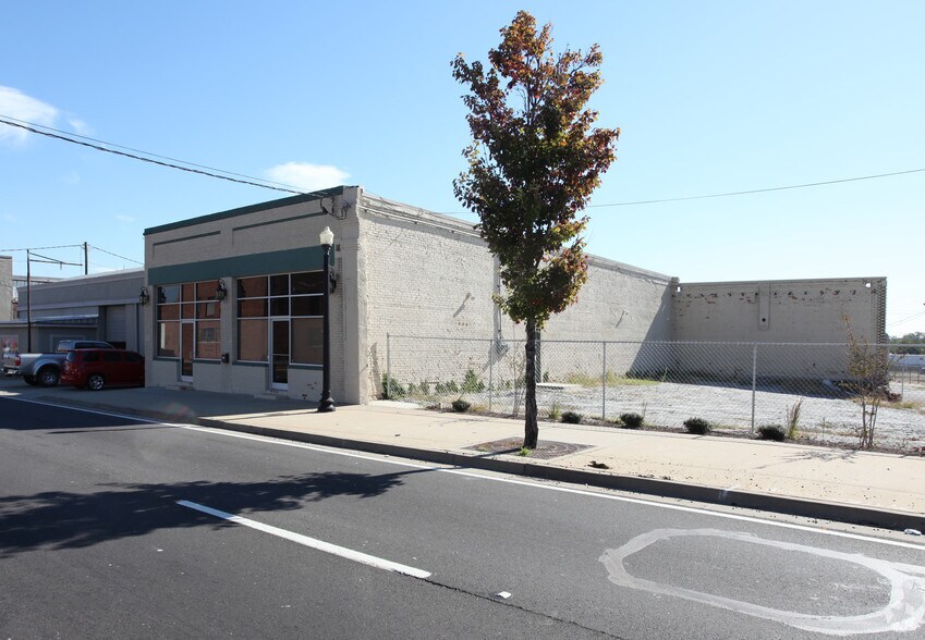 More Photos Of 880 Martin Luther King Jr Blvd, Macon-Bibb Storefront Retail Office For Sale
