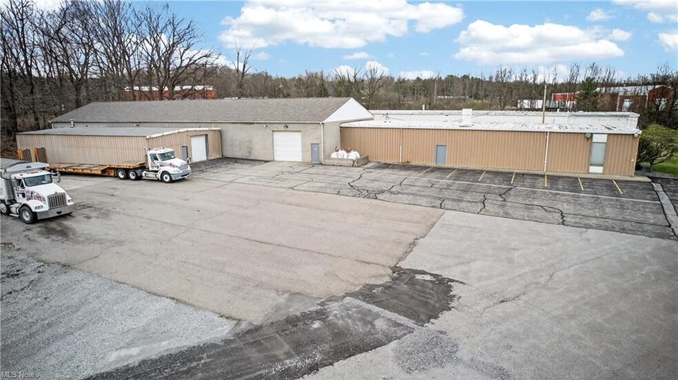 More Photos Of 3060 Gale Ave, Hubbard Warehouse For Sale