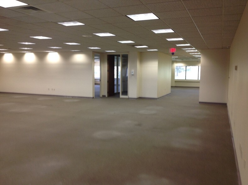 More Photos Of 527 Colman Center Dr, Rockford Office For Lease