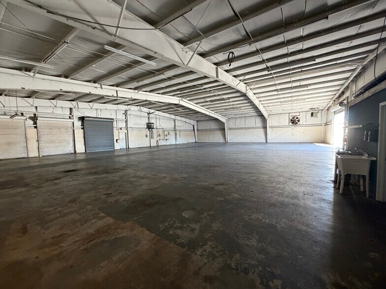 More Photos Of 1913 US 41 Hwy SW, Calhoun Flex For Lease