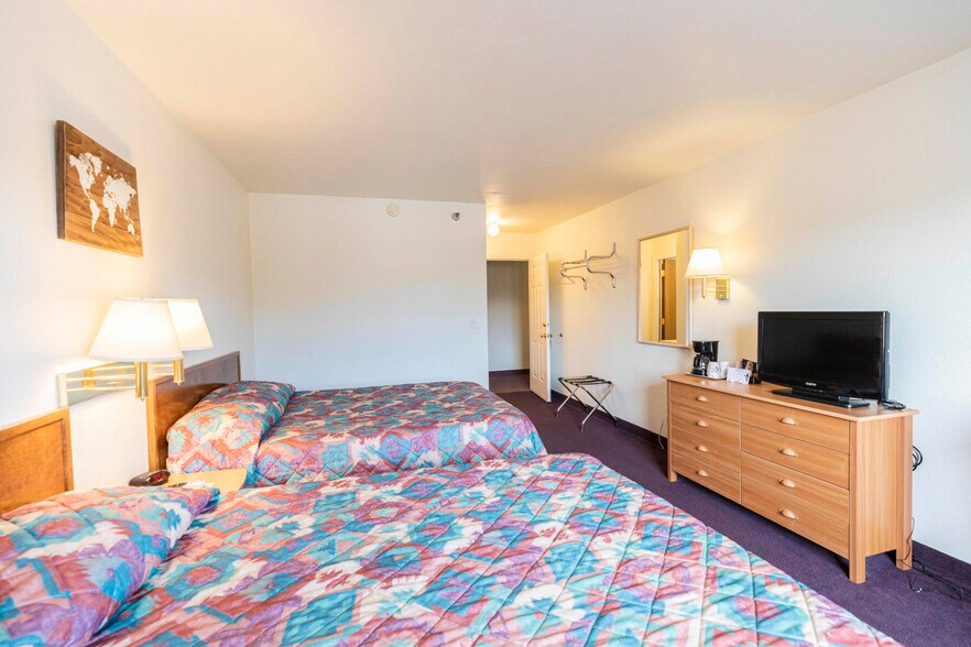 More Photos Of 605 4th Ave, Fort Garland Hotel For Sale