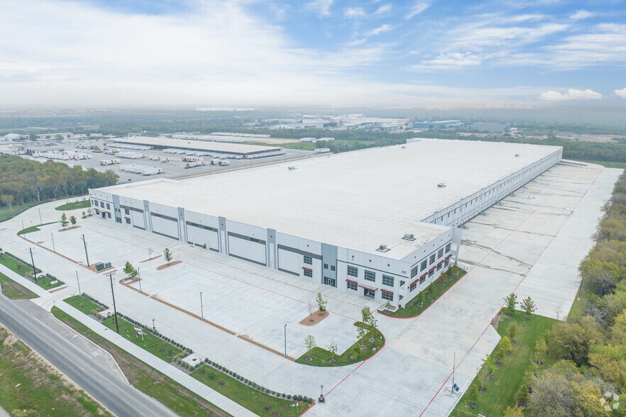 More Photos Of 542 SE Loop 410, San Antonio Warehouse For Lease