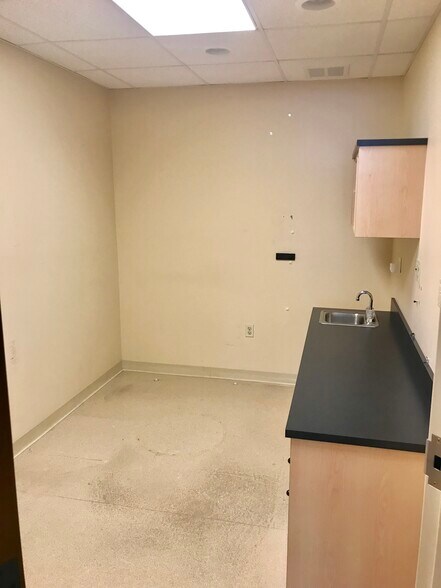 More Photos Of 208 Kevin Ln, Brodheadsville Medical For Lease