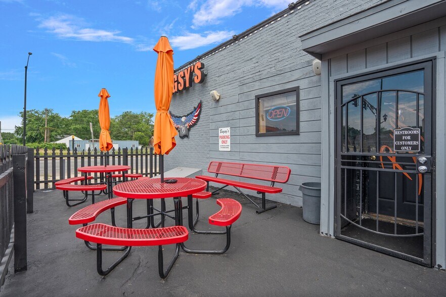 More Photos Of 4489 Broadway, Gary Bar For Sale