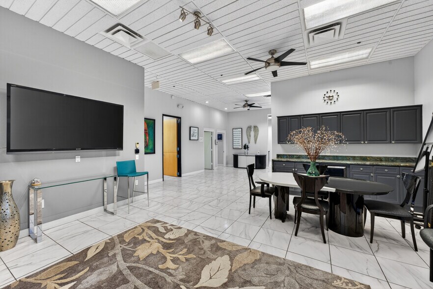 More Photos Of 15810 S 45th St, Phoenix Medical For Sale
