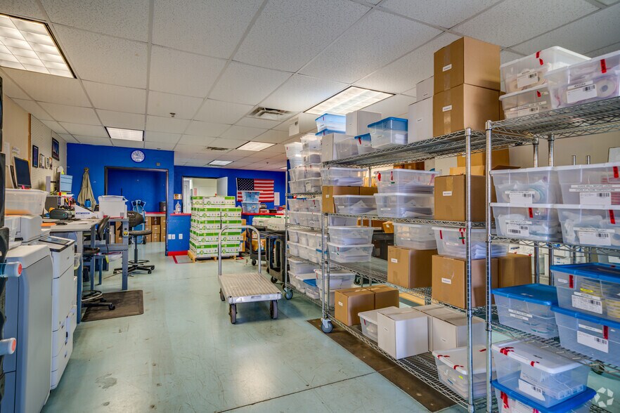 More Photos Of 711 E Carefree Hwy, Phoenix Unknown For Lease