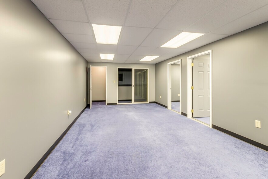 More Photos Of 2840 Mitthoeffer Pl, Indianapolis Warehouse For Sale