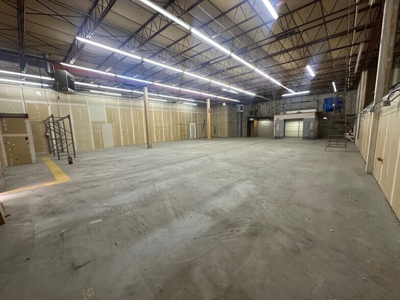 More Photos Of 79-85 Weldon Pky, Maryland Heights Warehouse For Sale