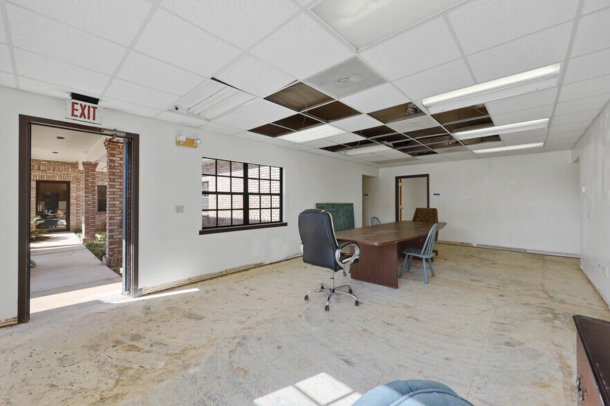 More Photos Of 22705 134th, Raiford Office For Sale