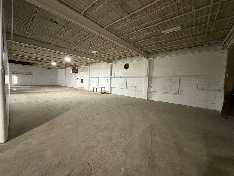 More Photos Of 2160 Fletcher Ave, Indianapolis Warehouse For Lease