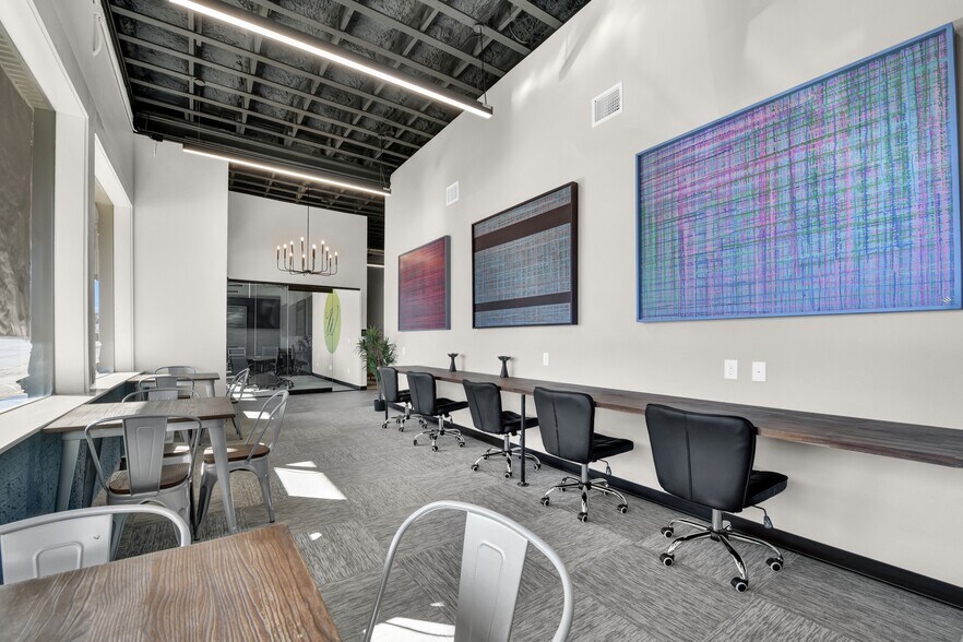 More Photos Of 203 N Main St, Weatherford Storefront Retail Office For Lease