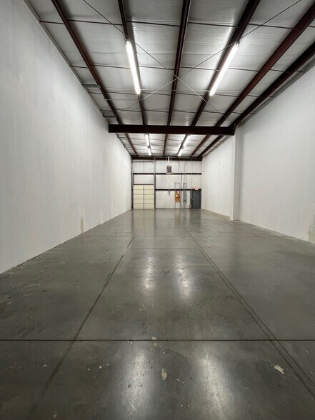 More Photos Of 1904 Fairfax Rd, Greensboro Showroom For Lease