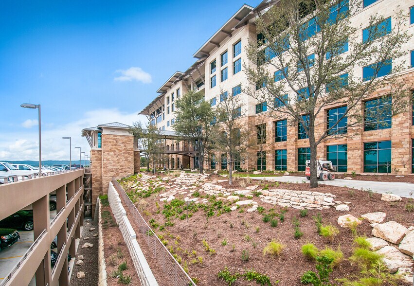 More Photos Of 19003 I-10 W, San Antonio Office For Sale