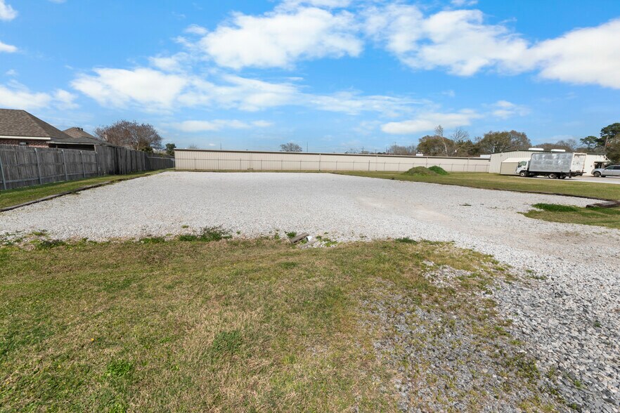 More Photos Of 312 Westgate Rd, Scott Warehouse For Sale