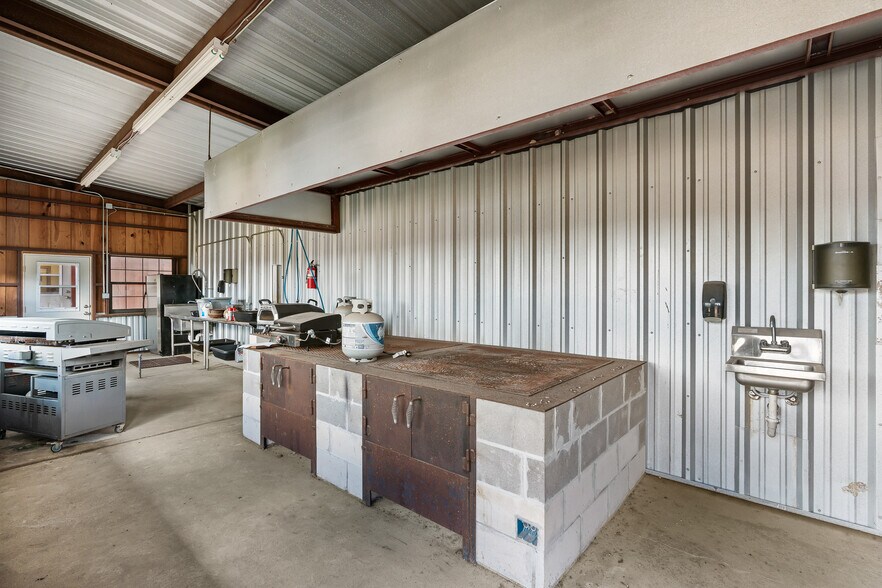 More Photos Of 2692 Highway 105 W, Navasota Specialty For Sale