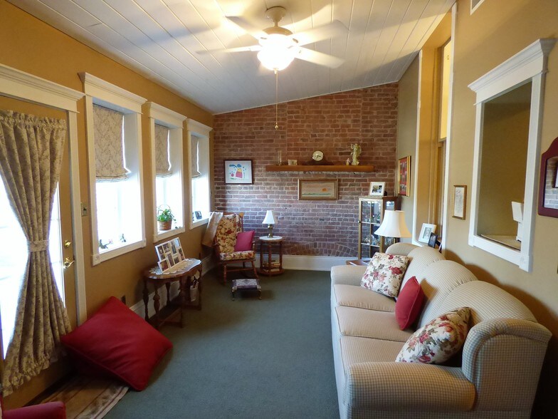 More Photos Of 107 N Main St, Monticello Storefront Retail Residential For Sale