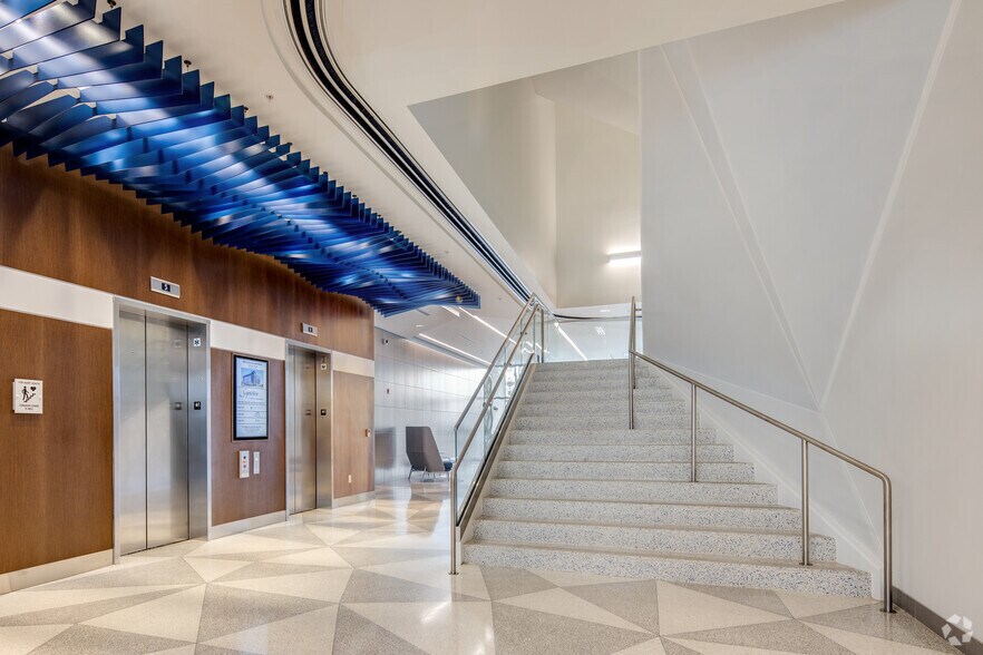 More Photos Of 13485 Veteran's Way, Orlando Office For Lease