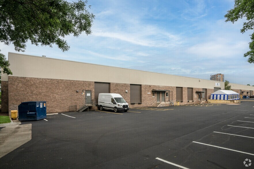 More Photos Of 8520-8528 Tyco Rd, Vienna Warehouse For Lease