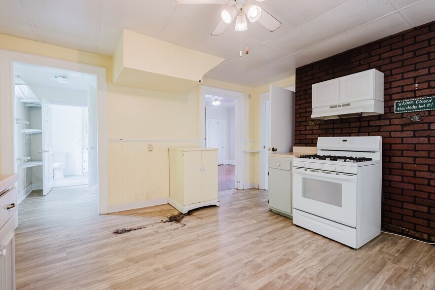 More Photos Of , Lexington Specialty For Sale