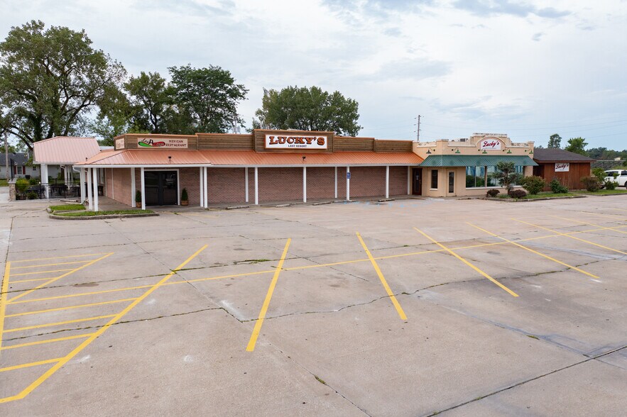 More Photos Of 1401 S Morley St, Moberly Restaurant For Sale