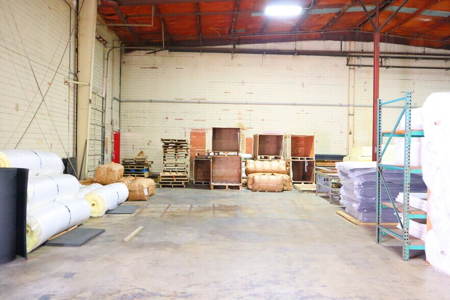 More Photos Of 1119 N Mesquite St, San Antonio Manufacturing For Lease