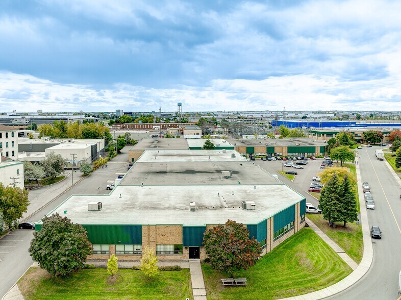 More Photos Of 340-380 Rue Isabey, Montréal Distribution For Lease