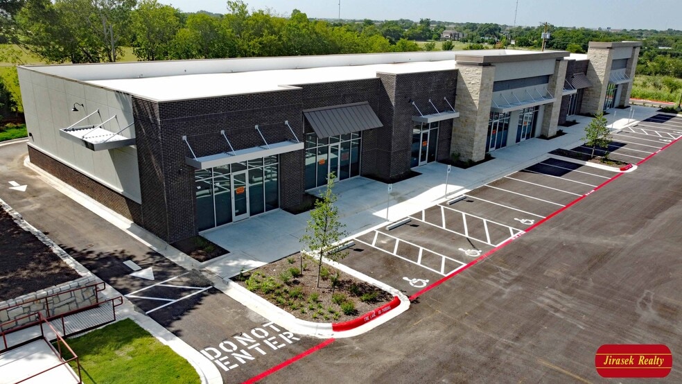 More Photos Of 160 W Loop 121, Belton Restaurant For Lease