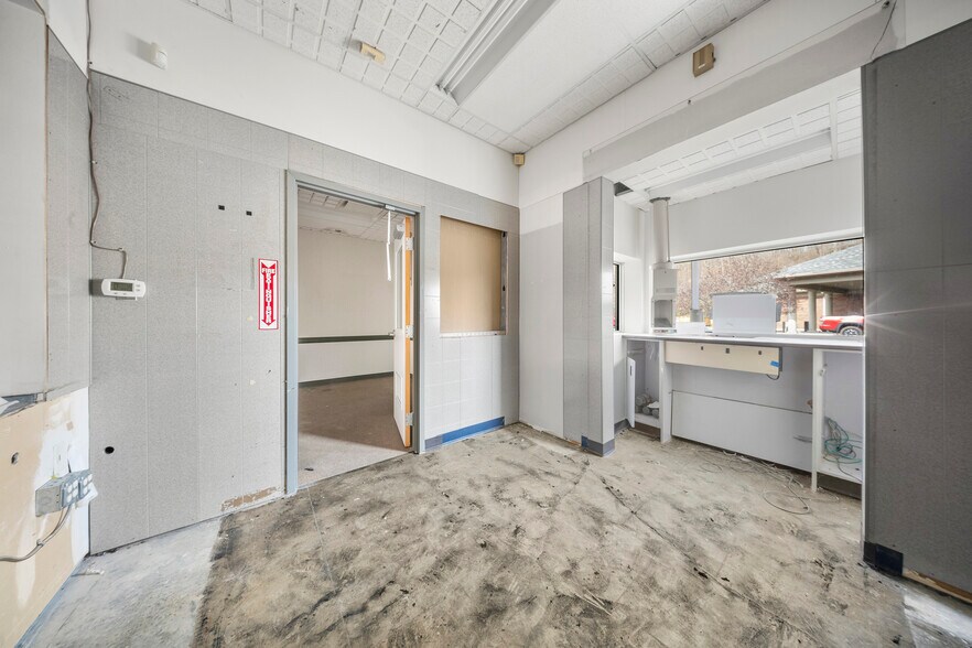 More Photos Of 60 Business US 23 N, Louisa Freestanding For Lease