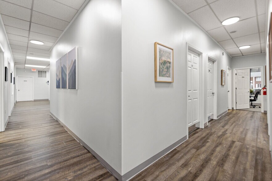 More Photos Of 725 S Main St, London Medical For Sale