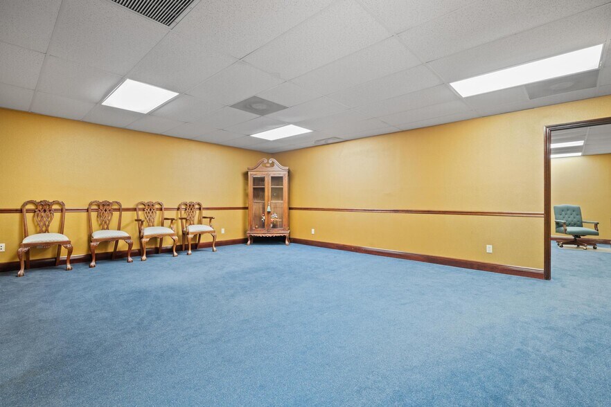 More Photos Of 16255 Aviation Loop Dr, Brooksville Manufacturing For Lease