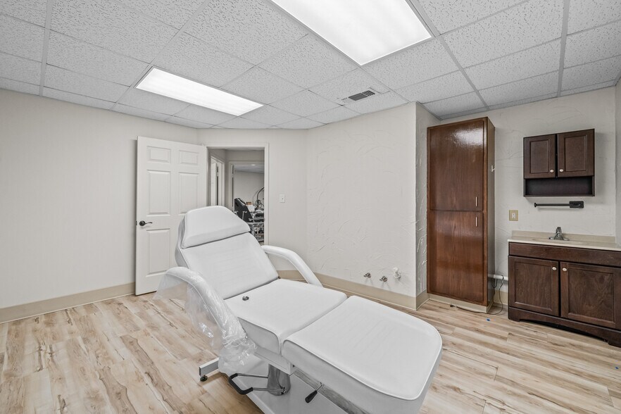 More Photos Of 1120 W Loop 289, Lubbock Medical For Lease