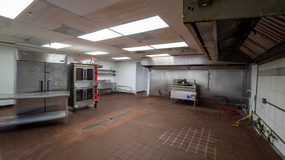 More Photos Of 3609 N 15th St, Tampa Restaurant For Lease