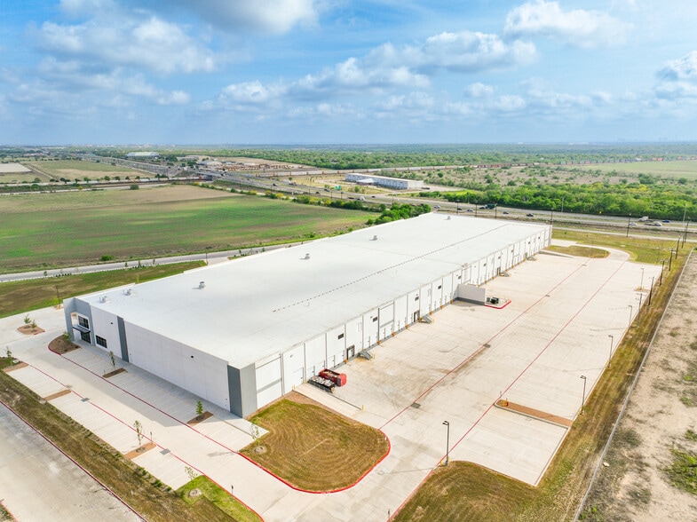 More Photos Of 5390 Freeport Rd, Von Ormy Manufacturing For Lease