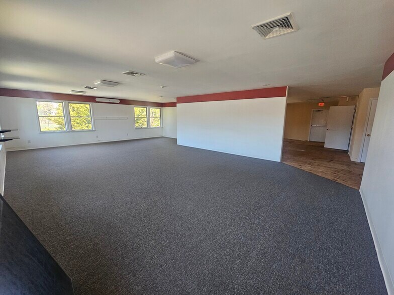 More Photos Of 100 Quarry Rd, Hamburg Medical For Lease