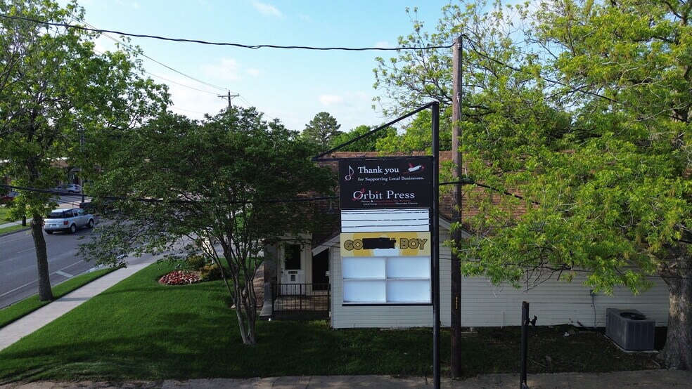 More Photos Of 1803-1813 N Elm St, Denton Restaurant For Lease