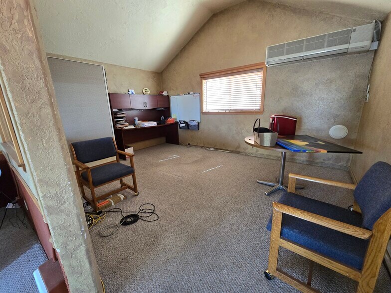 More Photos Of 1427 SW Highland Ave, Redmond Serviced Offices For Sale