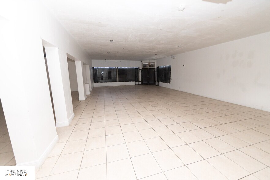 More Photos Of 3045 W Broward Blvd, Fort Lauderdale Freestanding For Sale