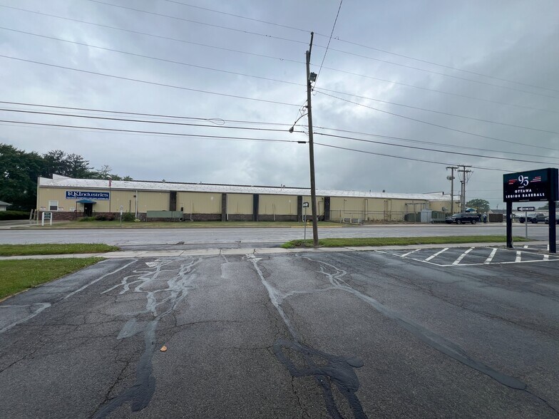 More Photos Of 725 N Locust St, Ottawa Manufacturing For Lease