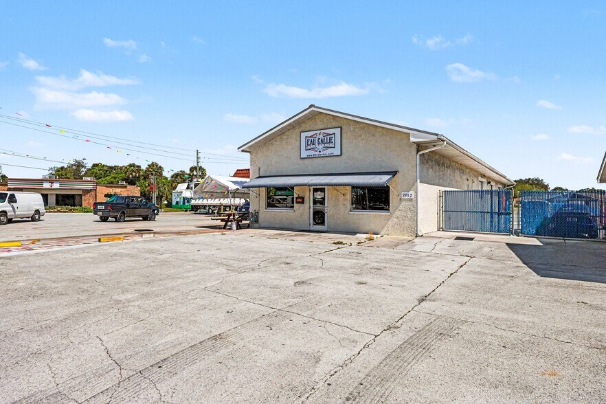 More Photos Of 2010-2012 Aurora Rd, Melbourne Service For Lease