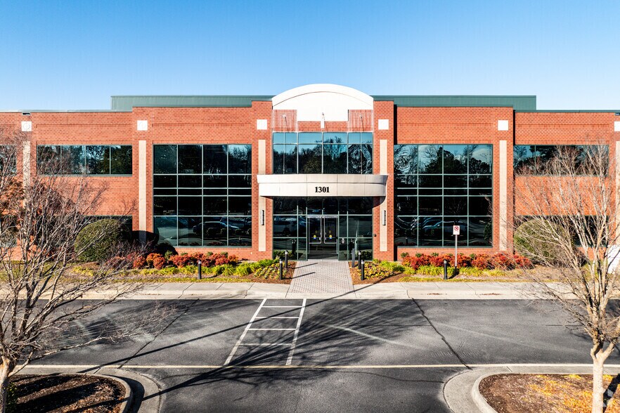 More Photos Of 1301 Executive Blvd, Chesapeake Office For Lease