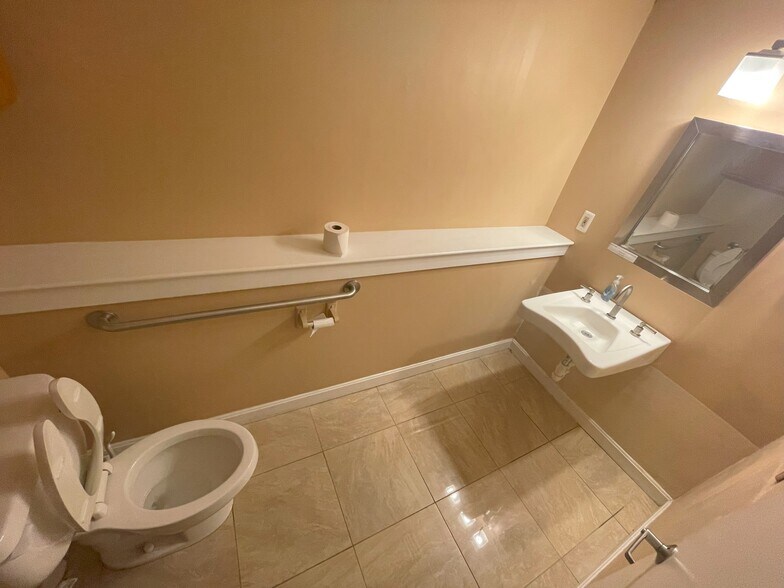 More Photos Of 514 South St, Bow Medical For Lease