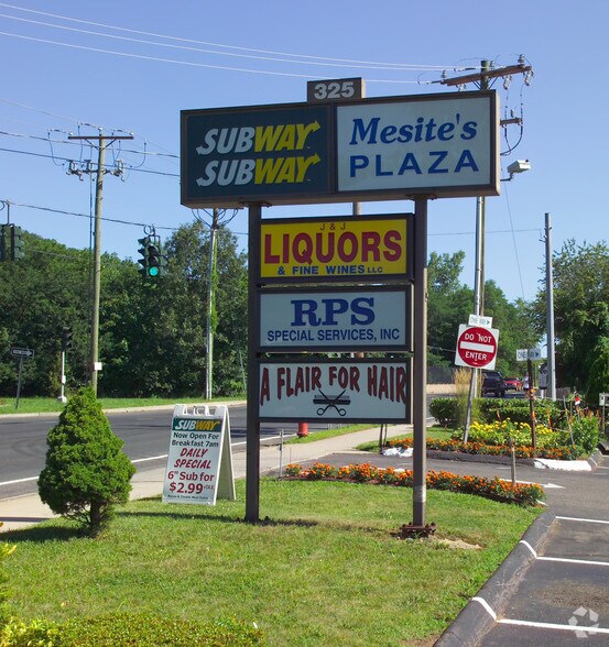 More Photos Of 325 Chamberlain Hwy, Meriden Unknown For Lease