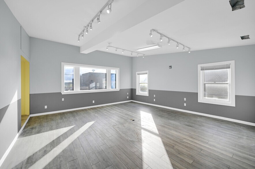 More Photos Of 170-172 Spring St, Newton Office Residential For Sale