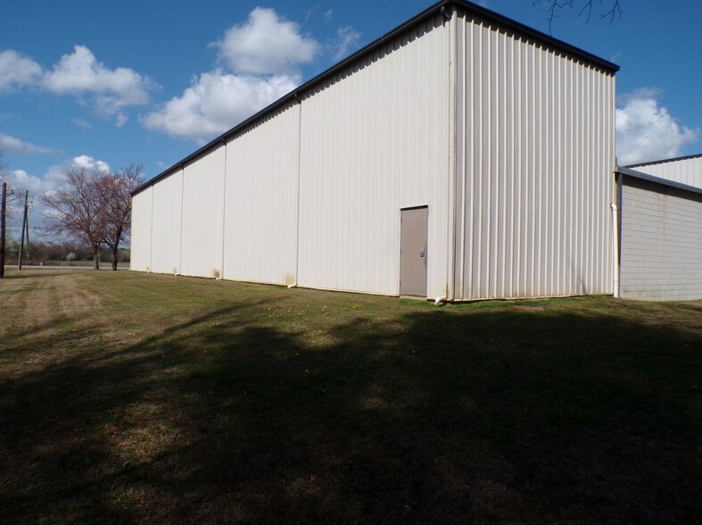 More Photos Of 611 Chicopee Rd, Benson Warehouse For Sale