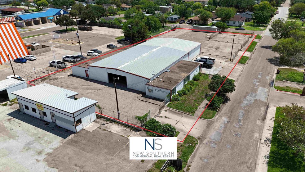 More Photos Of 1010 E Fordyce Ave, Kingsville Warehouse For Lease