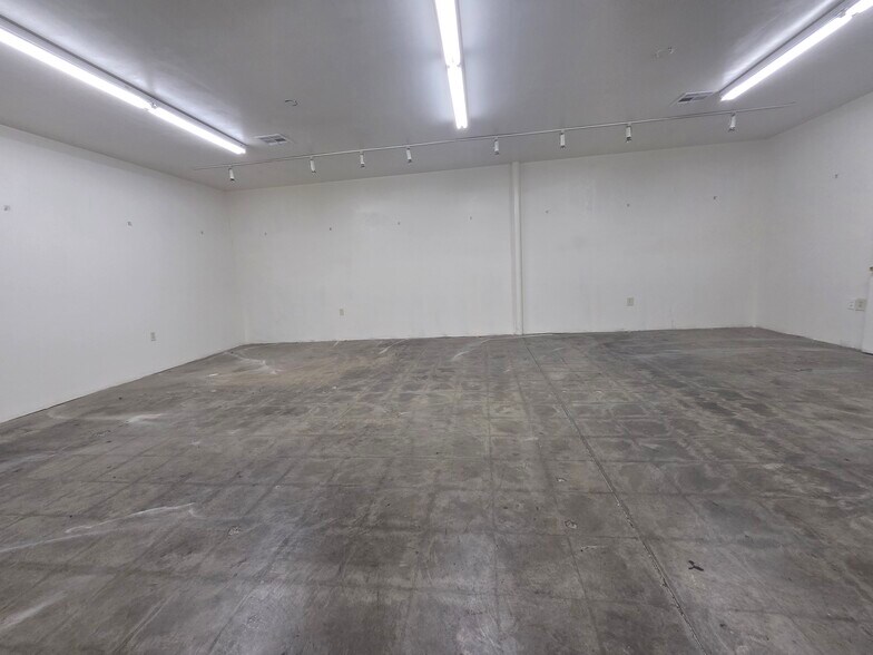 More Photos Of 341 W 31st St, Los Angeles Warehouse For Lease