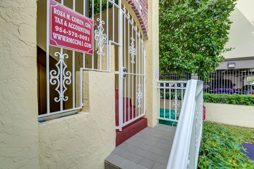 More Photos Of 8 SE 8th St, Fort Lauderdale Office For Sale