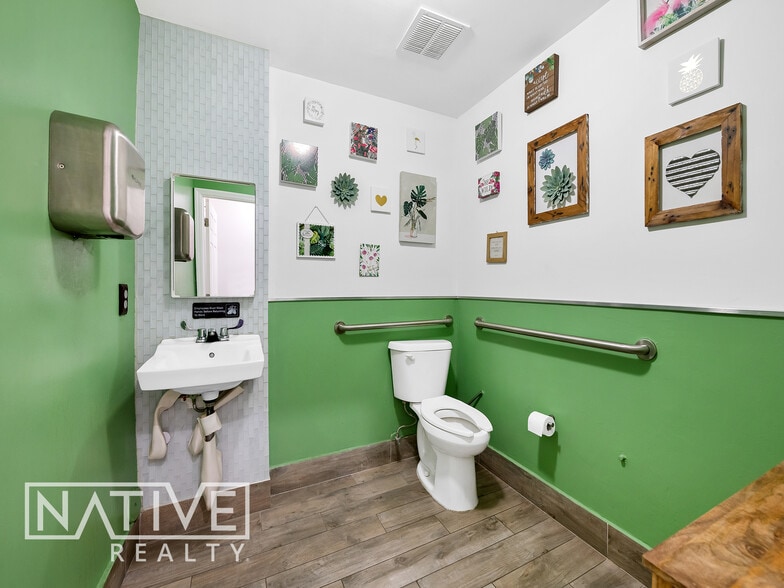 More Photos Of 2801-2809 E Commercial Blvd, Fort Lauderdale Unknown For Lease