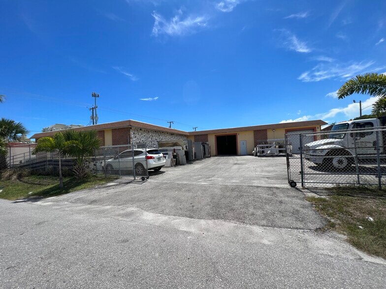 More Photos Of 420 NE 3rd St, Boynton Beach Manufacturing For Lease