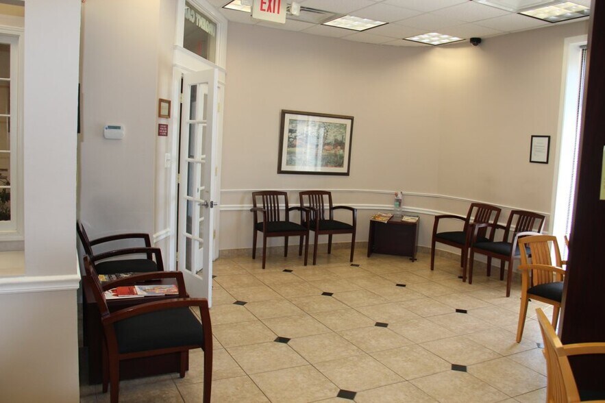 More Photos Of 20311 Mack Ave, Grosse Pointe Office For Lease